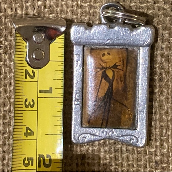 DISNEY NIGHTMARE BEFORE CHRISTMAS JACK SKELLINGTON PEWTER KEYCHAIN/PENDANT - Picture 3 of 7